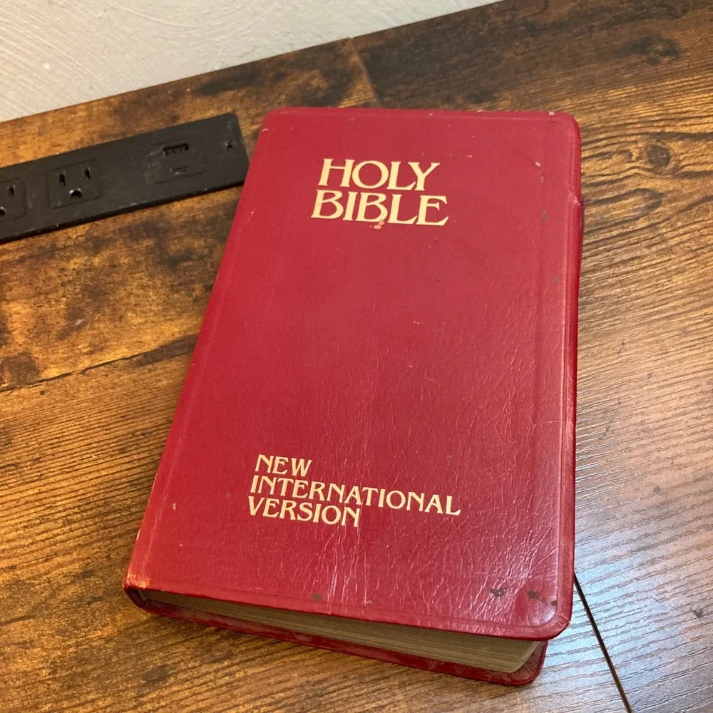 NIV Holy Bible 1998 International Bible Society Red Leatherette Vintage Edition
